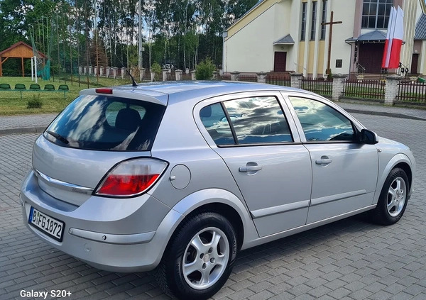 Opel Astra cena 12900 przebieg: 200000, rok produkcji 2005 z Braniewo małe 56